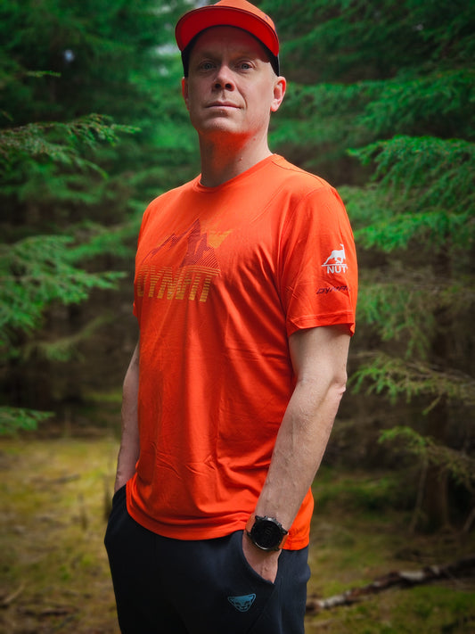 DYNAFIT TRANSALPET GRAPHIC TEE - NUTS VIRALLINEN TAPAHTUMAPAITA
