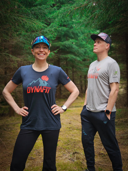 DYNAFIT TRANSALPER GRAPHIC W TEE - NUTS VIRALLINEN TAPAHTUMAPAITA